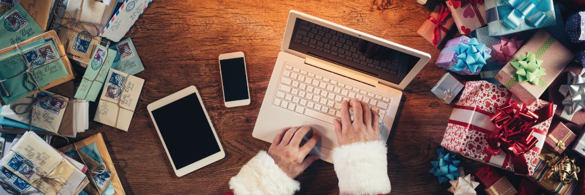 santa on laptop